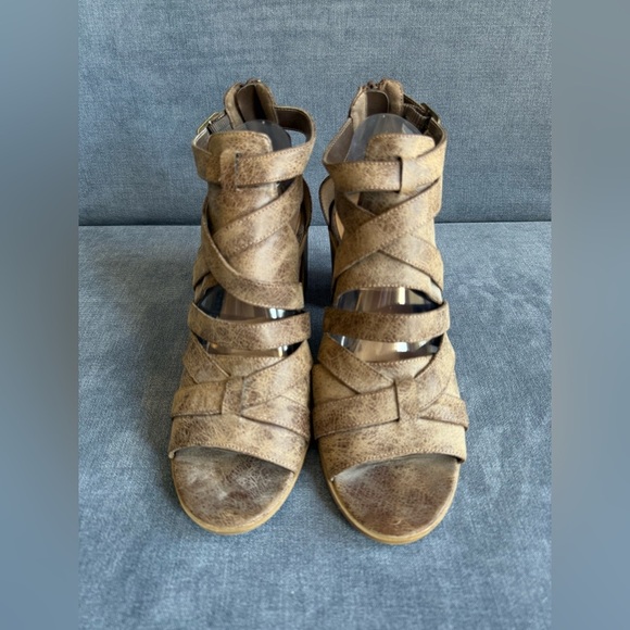 Dollhouse Womens Brown Faux Leather Block Heels SZ 10M Strappy Buckle Back Zip - Picture 2 of 9